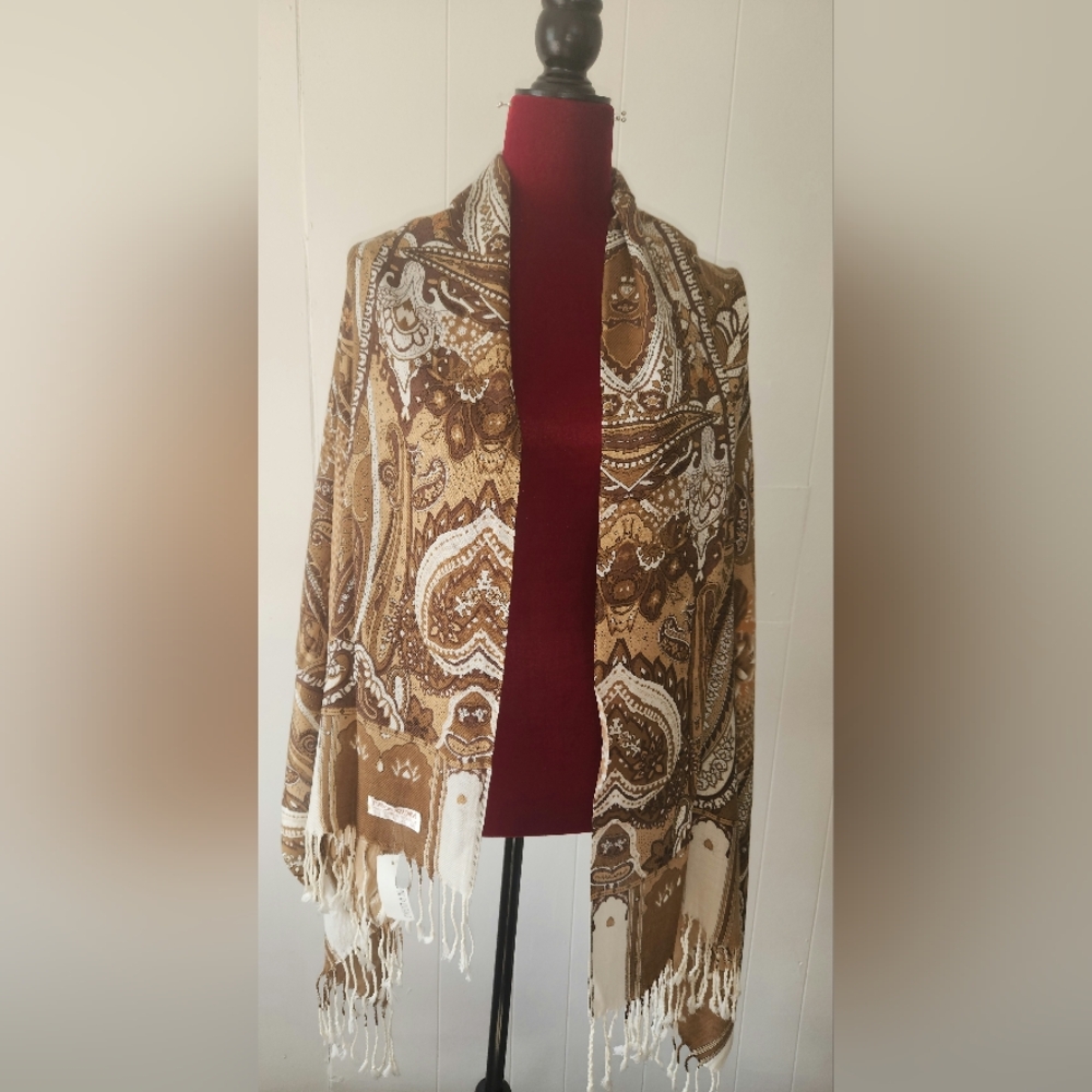 Pashmina Paisley Scarf in Tan and Cream